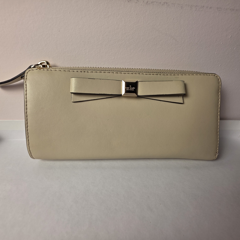 Kate Spade Laurel Way Bow Wallet Beige Leather Zip Around Continental